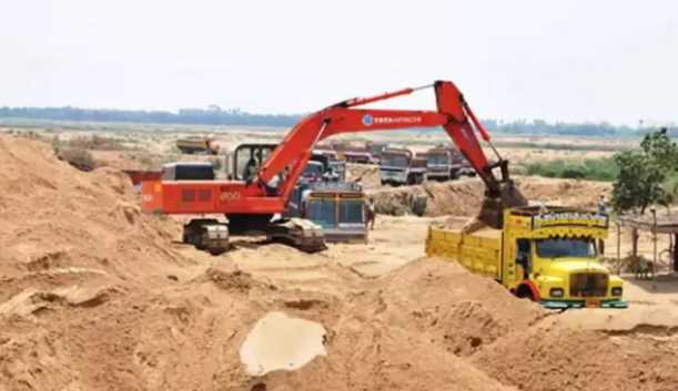 Sand mafia unbridled in Bihar; Attempt to crush mining inspector, saved his life by running away