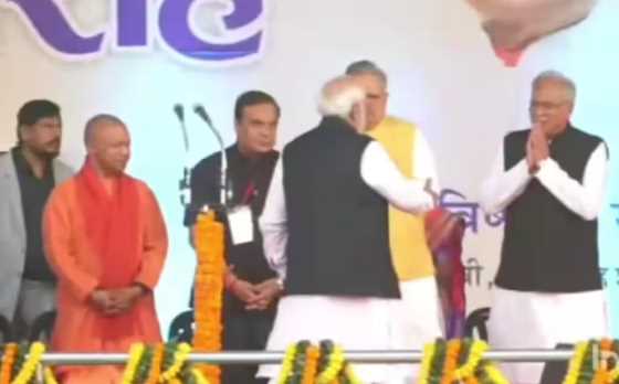 When PM Modi shook hands only with former CM Bhupesh at the swearing-in ceremony of Chhattisgarh CM Sai, what message did Modi give to Baghel?
