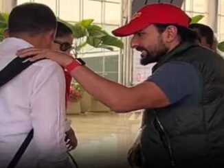 Saif Ali Khan got angry at the airport, scolded his staff member, Kareena handled the matter like this; watch video