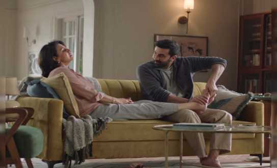 When Ranbir Kapoor pressed mother Neetu Kapoor's feet, Samdhan immediately commented..