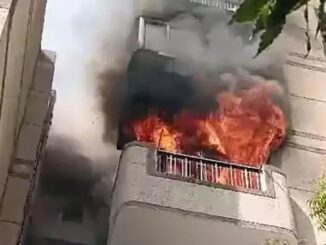 ​People were standing below spread out mattresses and sheets, but look at the luck... that painful moment of the burning flat in Dwarka