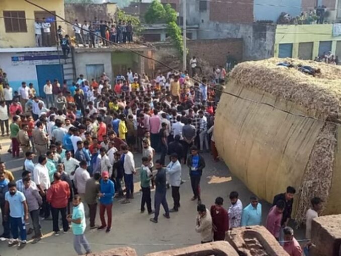 Dead bodies of two brothers found lying in a tractor-trolley in Muzaffarnagar, chaos broke out