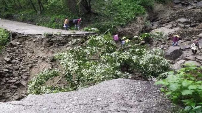 Major accident on Holi in Himachal, two killed, 7 injured in landslide