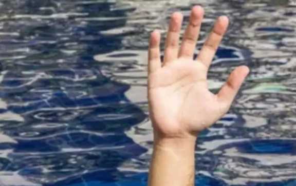4 people including twin sisters died due to drowning in river in Umaria