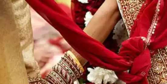 Amazing game in UP: When groom did not arrive, sister got married to brother