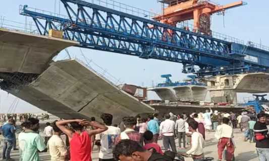 Big accident early in the morning, Bihar's biggest bridge collapses, 40 people feared buried