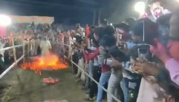 Faith or superstition, unique tradition of Holi in MP's Shajapur, people walk on burning embers