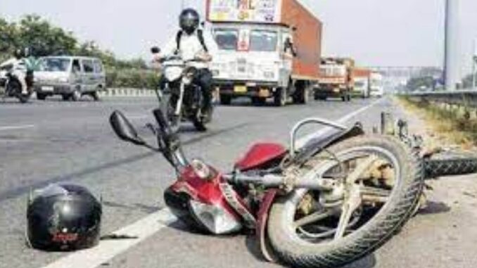 Bike rider dies after being crushed by truck, Mach. gone chaos