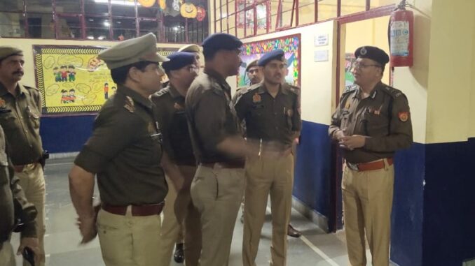 ADG DK Thakur inspected the places where police force stays in Muzaffarnagar.