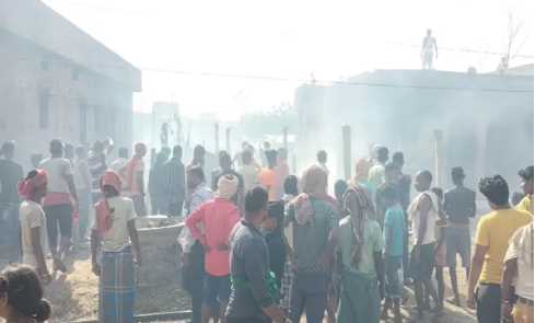 Fire rampage in Begusarai, more than two dozen houses burnt to ashes