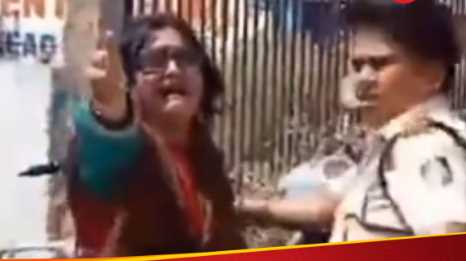 As soon as the challan was issued, the woman created a ruckus, what she did on the road will shock you, watch the video