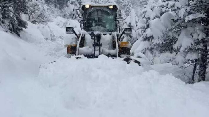 104 roads closed due to heavy snowfall in Himachal, yellow alert issued