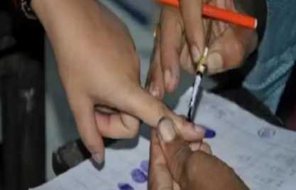 Voting continues on 4 Lok Sabha seats of the first phase in Bihar, 7.64% voting till 9 am
