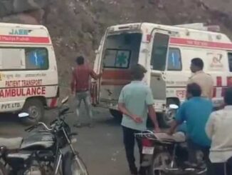 The bus going from Indore to Maharashtra suddenly reversed and fell into a 100 feet deep gorge, 20 passengers injured.