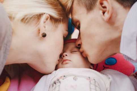 Too much pampering is harmful for children! Repeated kissing can cause serious diseases