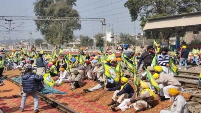 Farmers' Rail Roko agitation in Punjab-Haryana...34 trains affected, 11 cancelled.
