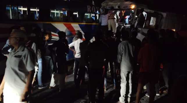 Heavy head-on collision between passenger bus and truck in Chhattisgarh, dozens of passengers injured