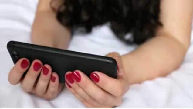Girl making video call started showing her private parts, duped a 70 year old man of lakhs of rupees