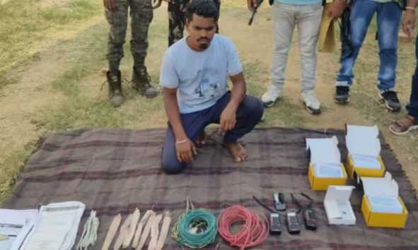 Naxalite, the master mind of making IED bombs, was caught by the police, had planted many bombs in the forest.