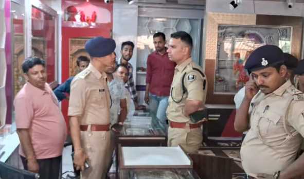 Major incident in Muzaffarpur, jewelery worth Rs 51 lakh looted from jewelery shop in broad daylight