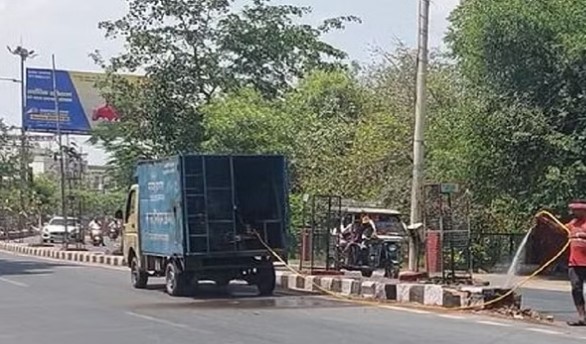 PM Modi is coming to Agra on 25th April, ground is ready...now roads and dividers are being polished