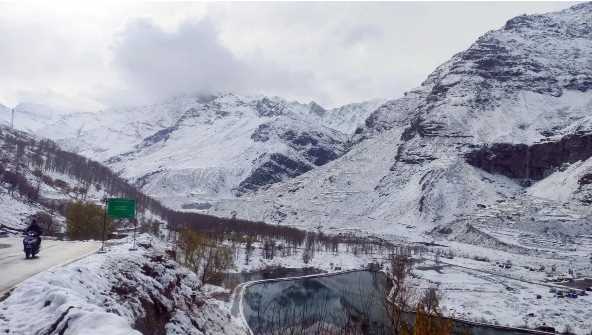 Rain and snowfall continues in Himachal, snowfall on major passes including Rohtang and rain in Manali.