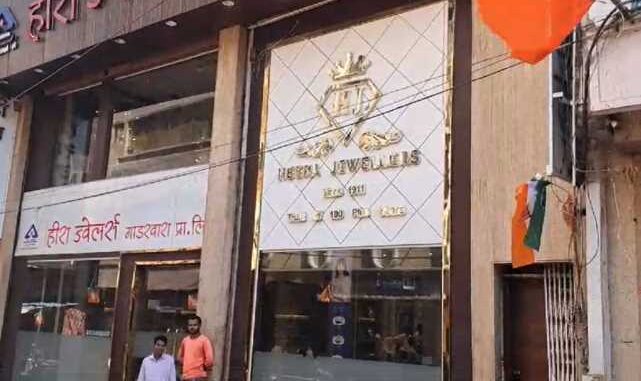 Madhya Pradesh: Income Tax raid in jewelers showroom, a dozen IT officials raided, action continues