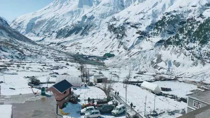 Himachal shivered with cold, 82 mm rain in Manali, 1 feet snowfall in Lahaul, mercury dropped by 10 degrees.