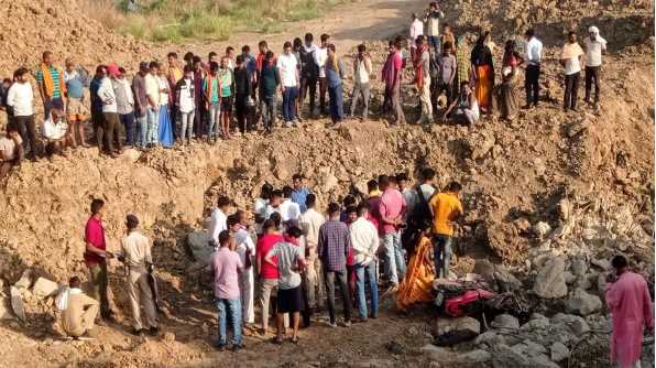 Government negligence took the lives of 2 youth in Bihar? Bike fell into ditch due to incomplete bridge construction