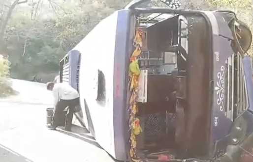 Horrific accident in Himachal, bus full of devotees overturned; 21 people injured