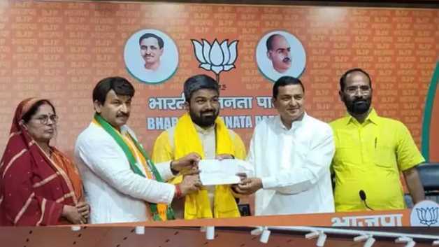 Manish Kashyap joins BJP, will now fight with Tejashwi Yadav in Bihar