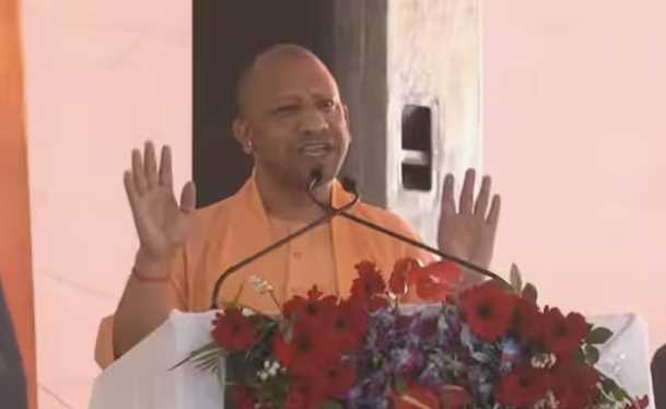 Yogi Adityanath told the recipe to control the rioters, said - they give a dash of chilli by hanging them upside down, watch video
