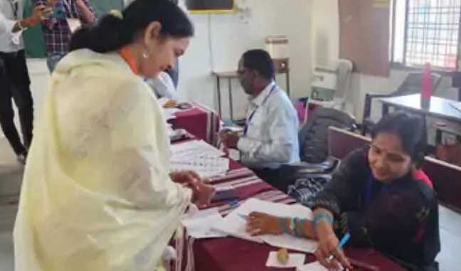MP Lok Sabha Phase-1 Election Live: Madhya Pradesh: 14.12 percent voting till 9 am, highest in Mandla, less in Sidhi
