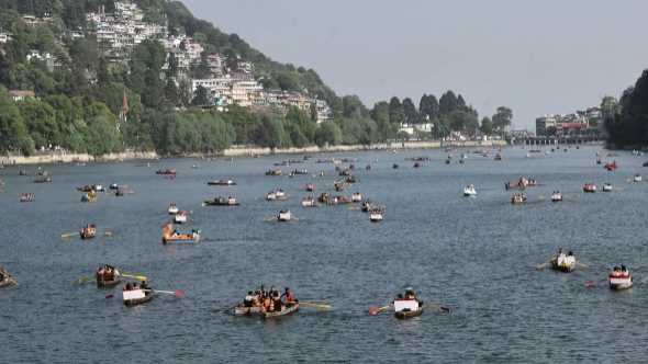 Tourist activity increased again in Uttarakhand on weekend, Mussoorie and Nainital expected to be packed.