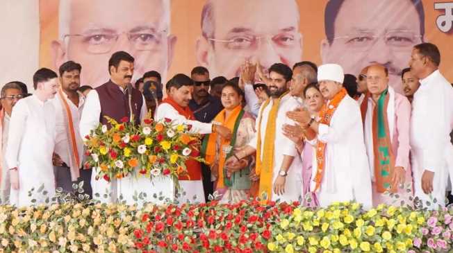 Another blow to Congress in Madhya Pradesh, MLA Nirmala Sapre joins BJP