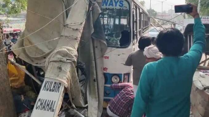 When the driver fainted in a moving bus in Haryana... know what happened next