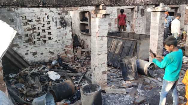 Orgy of fire in Bihar, 300 houses burnt to ashes; Several gas cylinders explode, two killed
