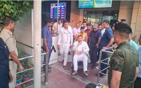 Tejashwi Yadav Health: Tejashwi Yadav's health deteriorated, came out of the airport on wheel chair.