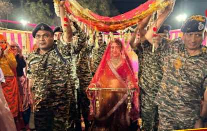 Many CRPF soldiers came to the wedding of martyr's daughter, carrying the palanquin wearing uniform; did Kanyadaan