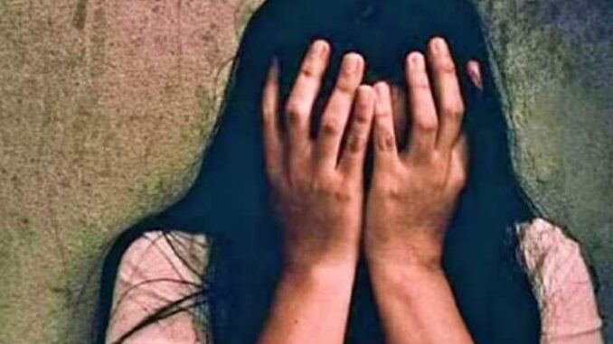 After gangrape in UP, minor girl student thrown in front of train, body divided into two pieces, Hindu organizations angry