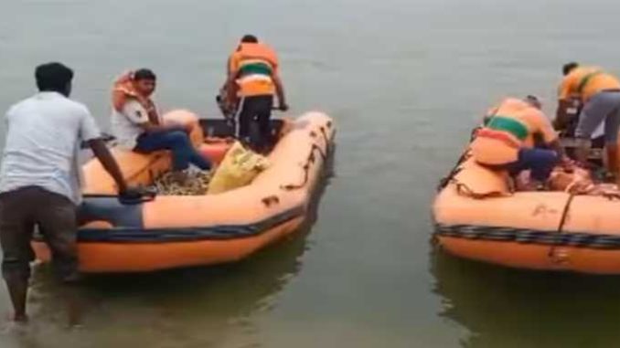 Boat carrying laborers capsizes in Patna, fear of drowning of many people