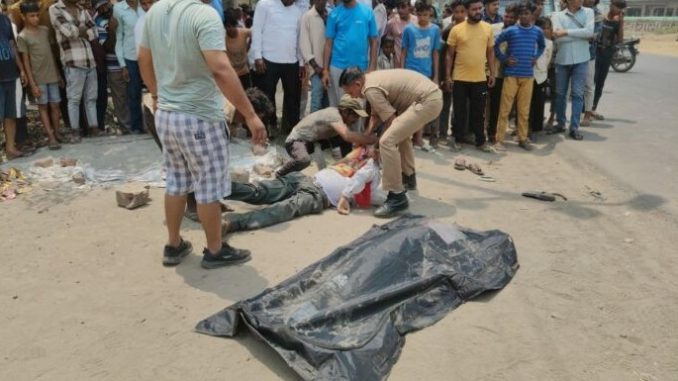 Horrific accident in Muzaffarnagar: Two elderly people were crushed by a canter, both of them died painfully.