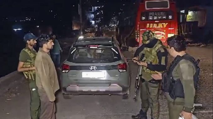 Just now: Big terrorist attack on Kashmir bus amidst oath taking ceremony, 9 killed, 33 injured - know the latest situation