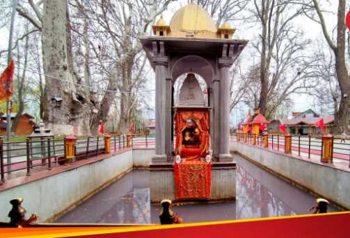 If the colour of the water of this pond changes, then disaster befalls Kashmir! Know the secret of Kheer Bhavani temple