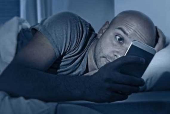 Before going to bed, leave these 5 bad mobile habits, otherwise you will regret it