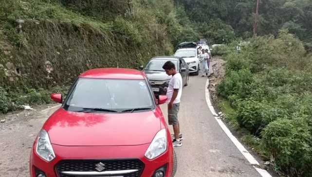 Heavy debris fell on Mussoorie Tehri bypass national highway after rain, long jam for 6 hours