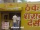 Firing in a fight between two gangs at a liquor shop in UP, police took away the salesman
