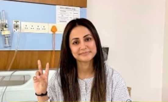 Hina Khan, who is battling breast cancer, is seen in this condition on the bed with the first photo from the hospital