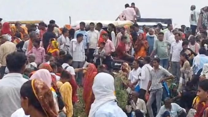 Hathras stampede: 122 dead so far! Corpses are scattered outside the hospital, people are scared seeing the scene