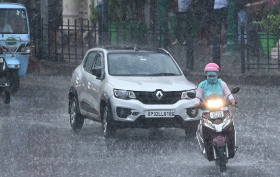 MP people beware, red alert for heavy rain in these 10 districts today; Monsoon will rain heavily for three days
